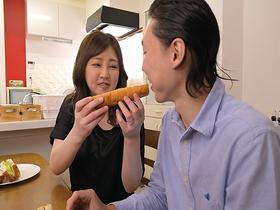 未亡人となった私は義理の息子二人と新性活を始めます！　初音みのり　サンプル画像02